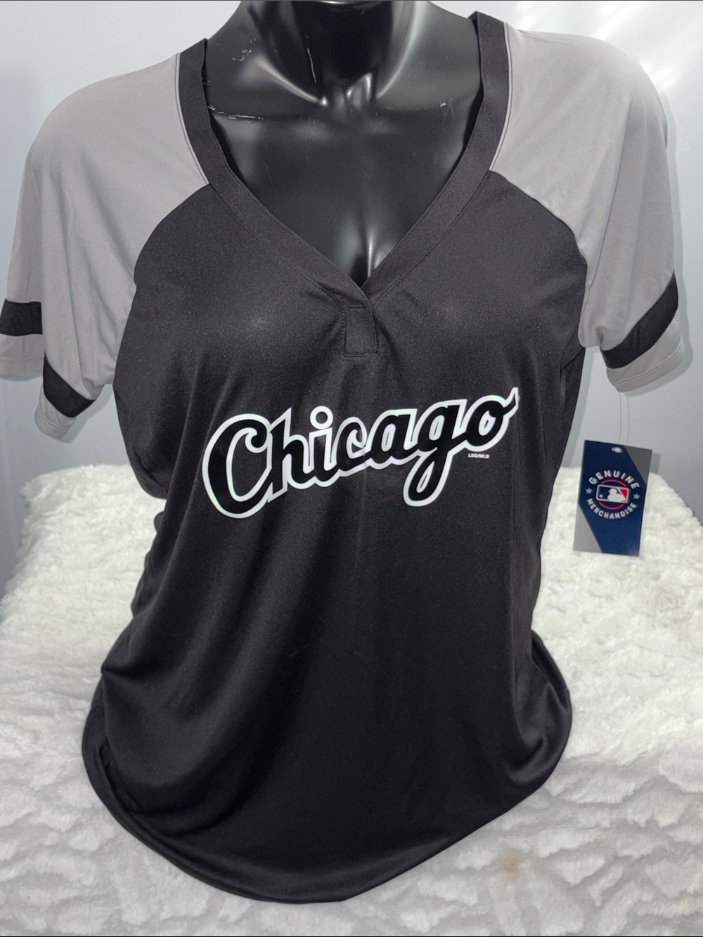 Chicago White Sox Women’s Performance Baseball V-Neck Short Sleeve Shirt Lrg NWT